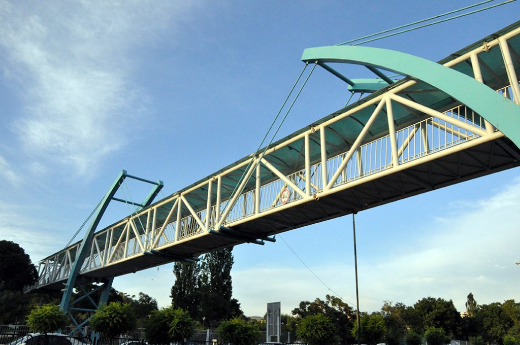 ساخت پل عابر پیاده ارزان